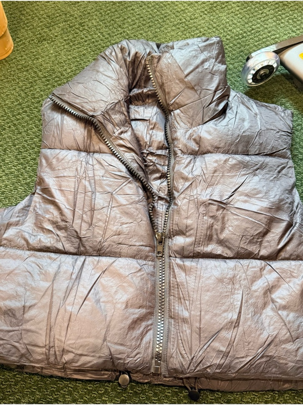 Cropped Puffer Vest in black NWOT - Picture 6 of 8